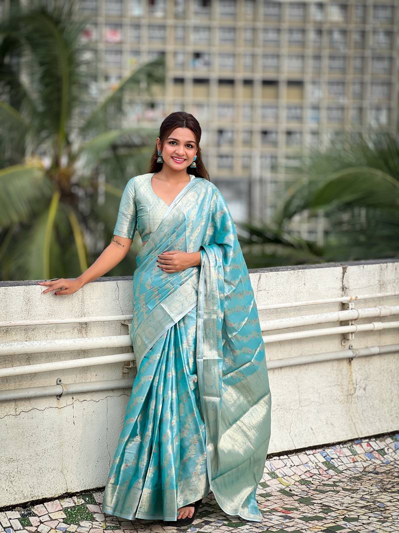 How to Style Printed Sarees for a Modern Yet Traditional Look