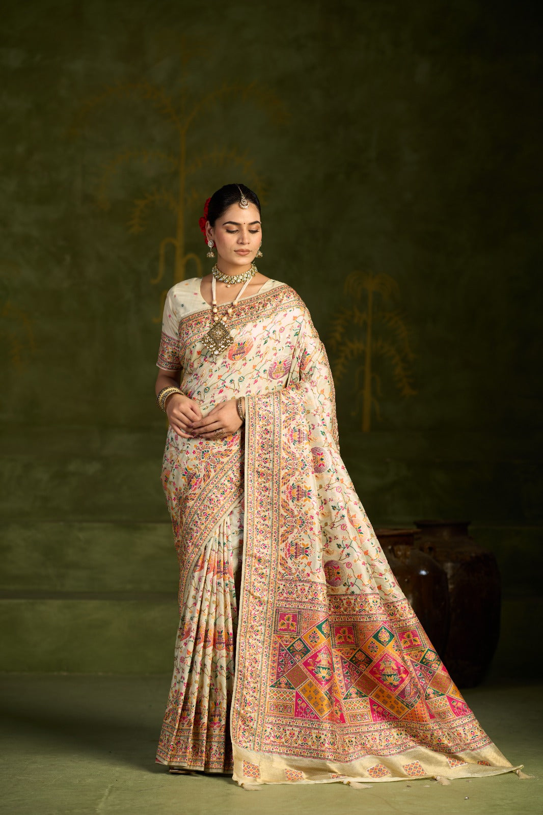 Elegant Ivory Floral Printed Saree with Intricate Border Design