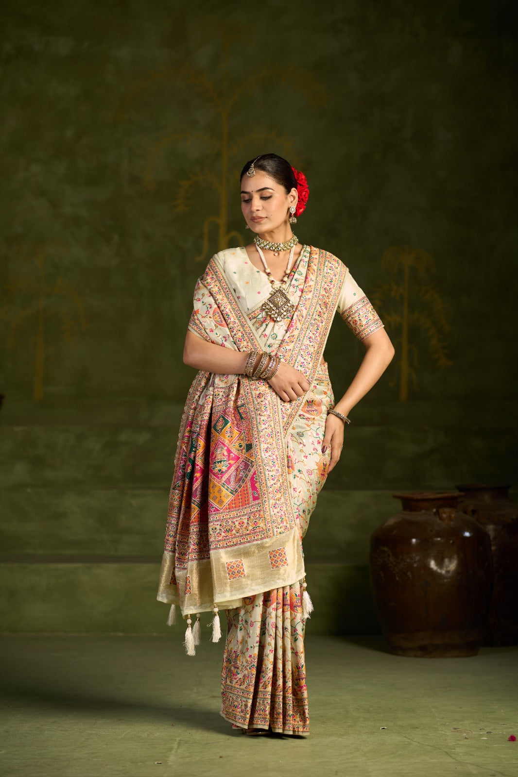 Elegant Ivory Floral Printed Saree with Intricate Border Design